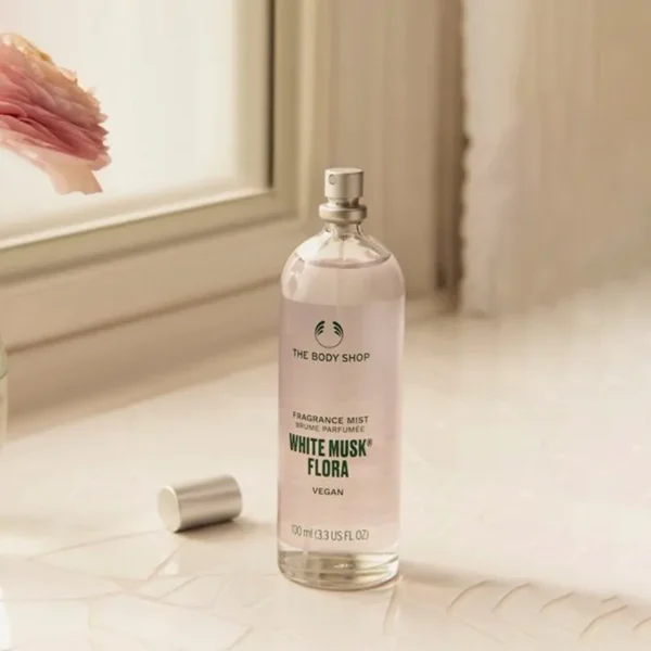 The body Shop White Musk Flora Fragrance Mist (100ml) - Image 2